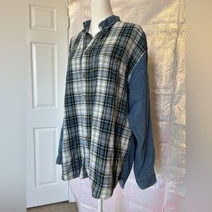 VTG Men's Plaid Button-Down Shirt - Blue and White. Size XL.